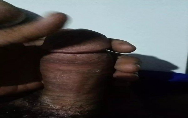 Saya melakukan masturbasi sperma di lantai